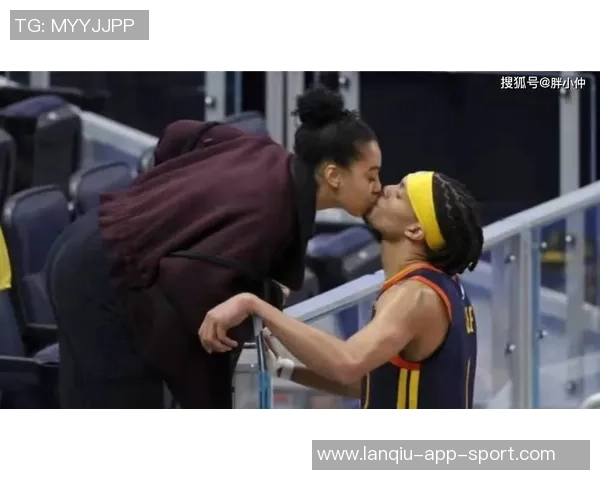 美媒分享库里一家六口温馨聚餐瞬间时光荏苒令人感慨不已 美媒分享库里一家六口温馨聚餐瞬间时光荏苒令人感慨不已